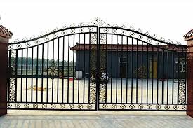 This colossal sized iron gate can take away your breath with its sheer presence. China Golden Color Designs Aluminum Steel Sliding Door Main Wrought Iron Gate For Homes With Driveway China Wrought Iron Gate Iron Gate