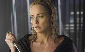 Basic instinct) הוא מותחן אירוטי אמריקאי שיצא לאקרנים בשנת 1992. Hl6okbutlzmpmm
