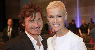 Les hele intervjuet med gunhild og petter stordalen. Petter Og Gunhild Stordalen Pa Forskjellige Sider Av Kloden