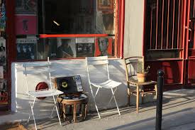 Music Please 5 Rue Jean Moinon 75010 Disquaire Vinyle Independant Genial Www Parisiandays Com Visites Typiques De Paris Avec Visit Paris Decor Paris