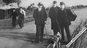 1914 02 02 Sofya Da Askeri Atase Iken Arkadaslariyla Birlikte Yaninda Ki Kopegi Alp Tir Askeri Fotograf