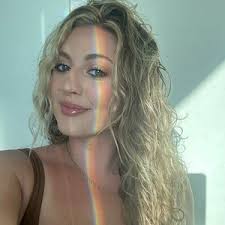 Kellie Jackson (@kelliejacksunmun)