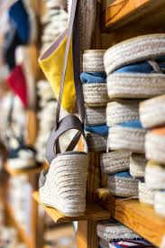 Pour tous, hommes femmes et enfants. L Espadrille De Litxu Saint Jean Pied De Port