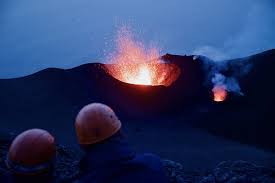 Las cámaras de monitoreo del volcán popocatépetl capturaron la caída de un meteorito a un costado del volcán popocatépetl durante la madrugada de este jueves 27 de febrero. Captan El Momento En El Que Un Meteoro Cae Sobre El Volcan Mas Activo De Indonesia Video Palabrasclaras Mx