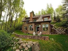 Underground Home That Doesn T Look Like It Is House In The Woods Earth Sheltered Homes Underground Homes