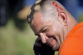 1,900 cyclists embark