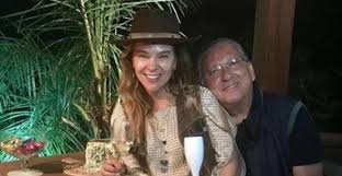 Esse é meu perfil oficial. Galvao Bueno Celebra 18 Anos De Casado Com Desiree Soares Casamento Maravilhoso
