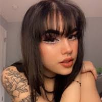 Jessica Pinson's Instagram, Twitter & Facebook