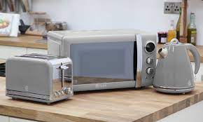 Once 3 products selected, the focus will automatically go to compare button. Swan Retro 3 Piece 20l 800w Countertop Microwave With 2 Slice Toaster And Kettle Reviews Wayfair Co Uk