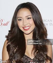 Gina Field arrives at the 3rd Annual Red Star Ball held at The... News  Photo