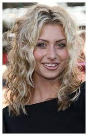 No matter what you do with your hair, the end goal is always to hide your cheeks. 21 Curly Hairstyles For Round Faces Short Curly Hair Naturally Round Face Shortcurly Fine Curly Hair Curly Hair Styles Short Hair Styles For Round Faces