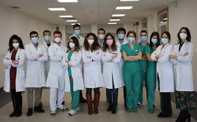 Istruzione formazione1990 specialista gastroenterologiaed endoscopia digestiva policlinico gemelli,roma 1978 laurea chirurgiacon il. Da Oggi Su Tv 2000 La Serie Allievi Con Gli Specializzandi Della Cattolica Al Gemelli Policlinico Universitario A Gemelli Irccs