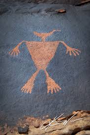 These "duckhead" anthropomorph petroglyphs are all over this specific area  of southern Utah. The road is definitely high clearance and 4x4