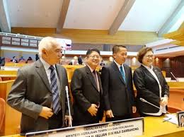 Kami sedang memantau situasi kabut asap saat ini dan jika ada kebutuhan untuk menutup sekolah, kami akan mengumumkannya, kata menteri pendidikan dan inovasi malaysia, datuk dr yusof yacob, seperti dikutip dari media lokal malaysia, the star, minggu (15/9/2019). 2 185 Rumah Pprt Bina Baru Dan Baik Pulih Di Sabah Tahun Ini Ewon Borneonews Net