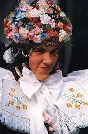 Datei Brautjungfer Aus Meerbeck Buckeburg Jpg European Costumes Native Dress German Bride