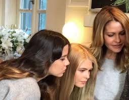 Η τζένη μπαλατσινού περνά τα καλοκαίρια της στην πάτμο όπου έχει σπίτι και όταν πηγαίνει απελευθερώνεται ολοκληρωτικά. Tzenh Mpalatsinoy H Prwth Fwtografia Ths Korhs Ths Meta To Atyxhma Kosmika Gossip Womenonly Gr