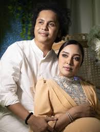 Tidak perlu membawa rombongan seakan pesta naik ke atas pentas, penyanyi hafiz suip berjaya merangkul trofi bagi persembahan terbaik dan vokal terbaik di malam kemuncak anugerah juara lagu ke 34 (ajl34) yang berlangsung semalam. Alhamdulillah Welcome To The World My Son Berita Kopak Media