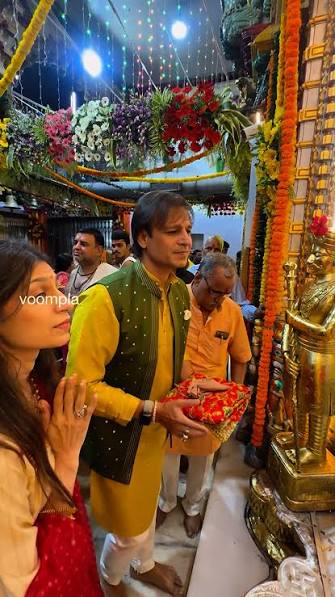 vivek oberoi with his sister meghna. at the mumbadevi temple in south  mumbai for navratri darshan | Voompla | Facebook
