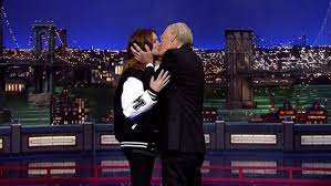 Julia Roberts and David Letterman Seven Kisses Over the Years in Two  Minutes (Video) – The Hollywood Reporter