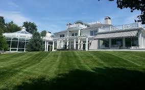 Grass master has been providing northeastern ohio with full service grass lawn care, grass treatment, and landscaping services since 1981. Grassmasters Landscaping Professional Lawn Stone Construction