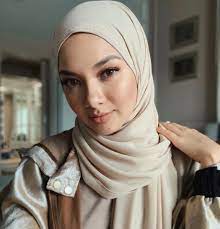 She was named amongst 'forbes 30 under 30 asia' in 2017. Neelofa Modern Hijab Fashion Casual Hijab Outfit Beautiful Hijab