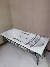 Una vasca da bagno da incasso è la soluzione ideale per chi ama trascorrere il tempo immerso in acqua e respirare aria di relax a pieni polmoni. Vasca Bamberger Da Incasso Prezzo Outlet Vicenza Fratelli Pellizzari