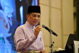 Terbaru syarikat pembuat kenderaan ini telah pun melancarkan perodua global manufacturing sdn bhd (pgmsb), iaitu kilang pembuatan automotif eev pertama di malaysia. Azmin Ali Beri Bayangan Kilang Kereta Mewah Bakal Dibangunkan Di Malaysia Tidak Lama Lagi