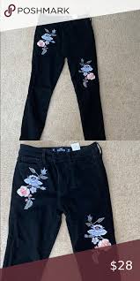 Black Flower Jeans Black Jeans With Flowers On The Thighs Hollister Pants Skinny In 2020 Flower Jeans Pants For Women Black Jeans