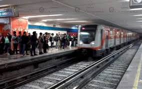 Al menos 23 personas murieron y 70 resultaron heridas la noche del lunes al caer un tren del metro de ciudad de méxico desde un puente que colapsó el metro de ciudad de méxico, inaugurado en 1969, es uno de los principales medios de transporte de la capital y su zona metropolitana, donde. Hoy El Metro De La Ciudad De Mexico Cumple 50 Anos La Prensa Noticias Policiacas Locales Nacionales