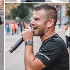 En las últimas 24h he aprendido que: -En Burgos no hay renos. -No es un  reno, es un ciervo. -Las imágenes no son de Burgos. -El oso no está  ayudando al "reno". -