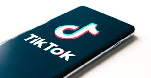 «la sicurezza della community le challenge hanno presa su di loro perché hanno un'identità in formazione. Tiktok S Blackout Challenge Is Giving Kids Brain Damage Here S What Parents Need To Know
