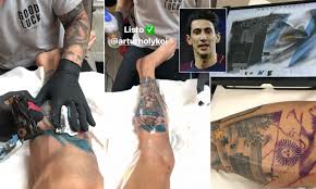 The hunter × hunter manga series, created by yoshihiro togashi, features an extensive cast of characters.it takes place in a fictional universe where licensed specialists known as hunters travel the world taking on special jobs ranging from treasure hunting to assassinations. Angel Di Maria Puts My History On My Skin With New Leg Tattoo Daily Mail Online