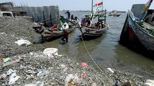 0 ratings0% found this document useful (0 votes). Nelayan Sidoarjo Terima Bantuan Paket Konversi Bahan Bakar Gas Kompas Id