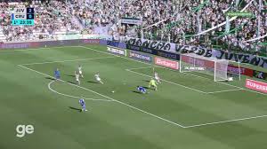 Aos 23min do 1º tempo - Kaio Jorge escorrega na frente do goleiro e perde chance