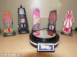 Damit das board und noch andere gegenstände schweben wer erinnert sich nicht an marty mcflys rasanten flug mit dem hoverboard durch das hill valley der zukunft? Schwebende Hoverboards 1 6 Filmfreunde Net
