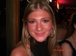 Anna Slade's Instagram, Twitter & Facebook