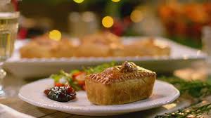 A mincemeat & apple caramel pudding by mary berry that's deliciously warming and perfectly festive. Mary Berry S Country House At Christmas Harewood House In Yorkshire