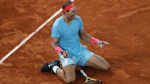Les collaborations imaginées pour la griffe revisitent les classiques du tennis et jouent subtilement avec les détails du prestigieux tournoi parisien. Nadal Beats Djokovic To Win His 13th French Open Ties Federer With 20th Grand Slam Title