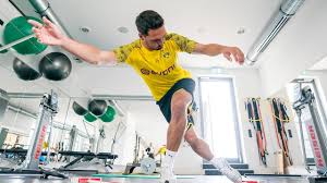 Fitnessstudio dortmund | training in angenehmer atmosphäre, kurse, wellness, und das zu einem top preis. Hummels Morey Co Start Borussia Dortmund Training Youtube