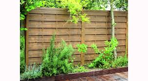 Palissade Quelle Est La Palissade Ideale Pour Votre Jardin Trouvez plein d'inspiration pour la conception de la clôture de jardin efficace et moderne qui offre le maximum possible d'avantages ! palissade ideale pour votre jardin