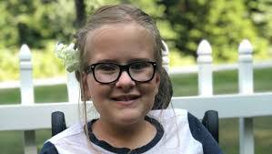 Holly Lyles's Instagram, Twitter & Facebook