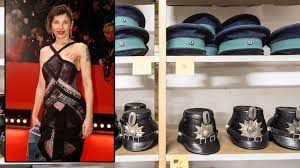 In der dritten staffel von babylon berlin sind es nur die aktuellen neuzugänge. Meret Becker In Dritter Babylon Berlin Staffel Dabei B Z Berlin