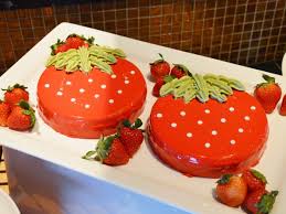 いちご の 形 の ケーキ