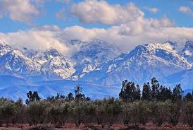 ⵉⴷⵔⴰⵔⵏ ⵏ ⵡⴰⵟⵍⴰⵙ idrarn n waṭlas) are a mountain range in the maghreb.it separates the mediterranean and atlantic coastlines from the sahara desert. High Atlas Mountains Attractive Places And Things To Do Friendly Morocco