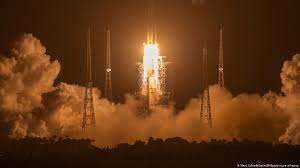 Como parte dos esforços do país para desenvolver foguetes que possam ser reutilizados e programados. China Lanca Sonda Para Coletar Amostras Na Lua Noticias Internacionais E Analises Dw 24 11 2020