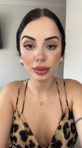 Vídeos de Casique Barbara (@casiquebarbara) con «Mirame