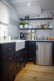 Classic In Frame Kitchen Finished In Farrow And Ball Railings With Walls Painted Dimpse F B Kitchen Design Small Small Cottage Kitchen Kitchen Decor Modern