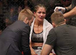 Zwycięstwo kowalkiewicz przez niejednogłośną decyzję. Karolina Kowalkiewicz Strasza Mnie Ze W Samolocie Moglabym Stracic Wzrok Trener Lekarz W Klatce Dal D Sportowy24