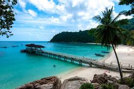 The western side of malaysia borders with thailand is connected with singapore by a causeway and a bridge, and has coastlines on the south china sea and the straits of malacca, while the eastern side of malaysia (borneo) borders with brunei and indonesia. 5 Best Places To Visit In Malaysia Togedr