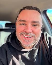 A single “Hey” from you could light up my whole day… But silence is all I  get 💔